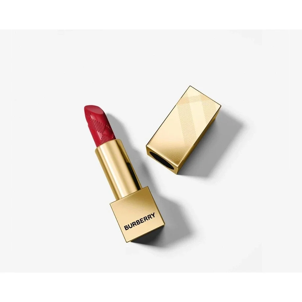 Burberry kisses Bold Cherry Lipstick